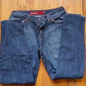 Relaxed fit, high-waist, 90’s jeans